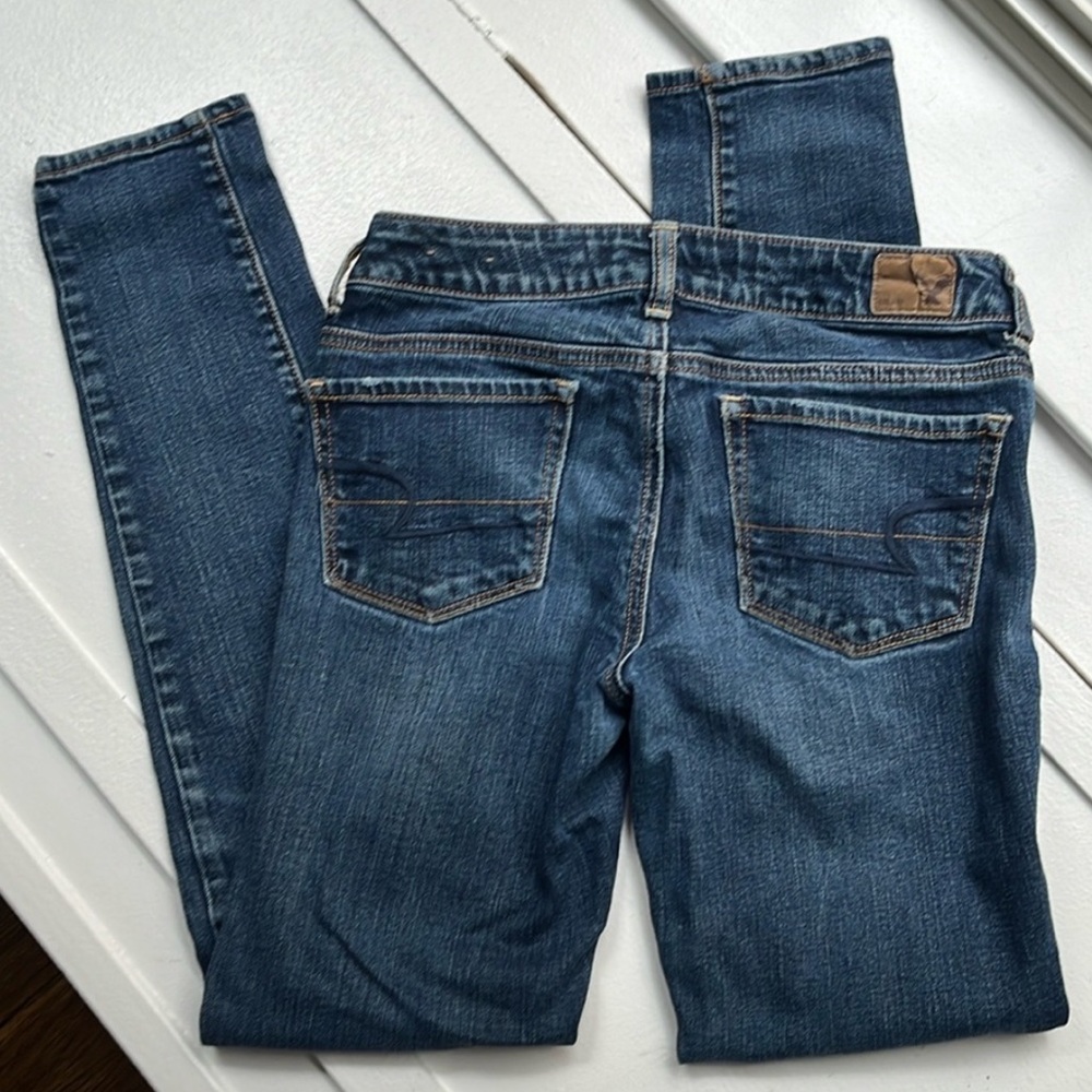 ๐๏ธ๐น American Eagle Outfitters โข Skinny Stretch Dark Wash Jeans โข Size 4 Regular - Picture 2 of 12